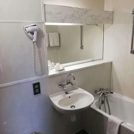 Hotel Brit Vallee Du Lot 3*